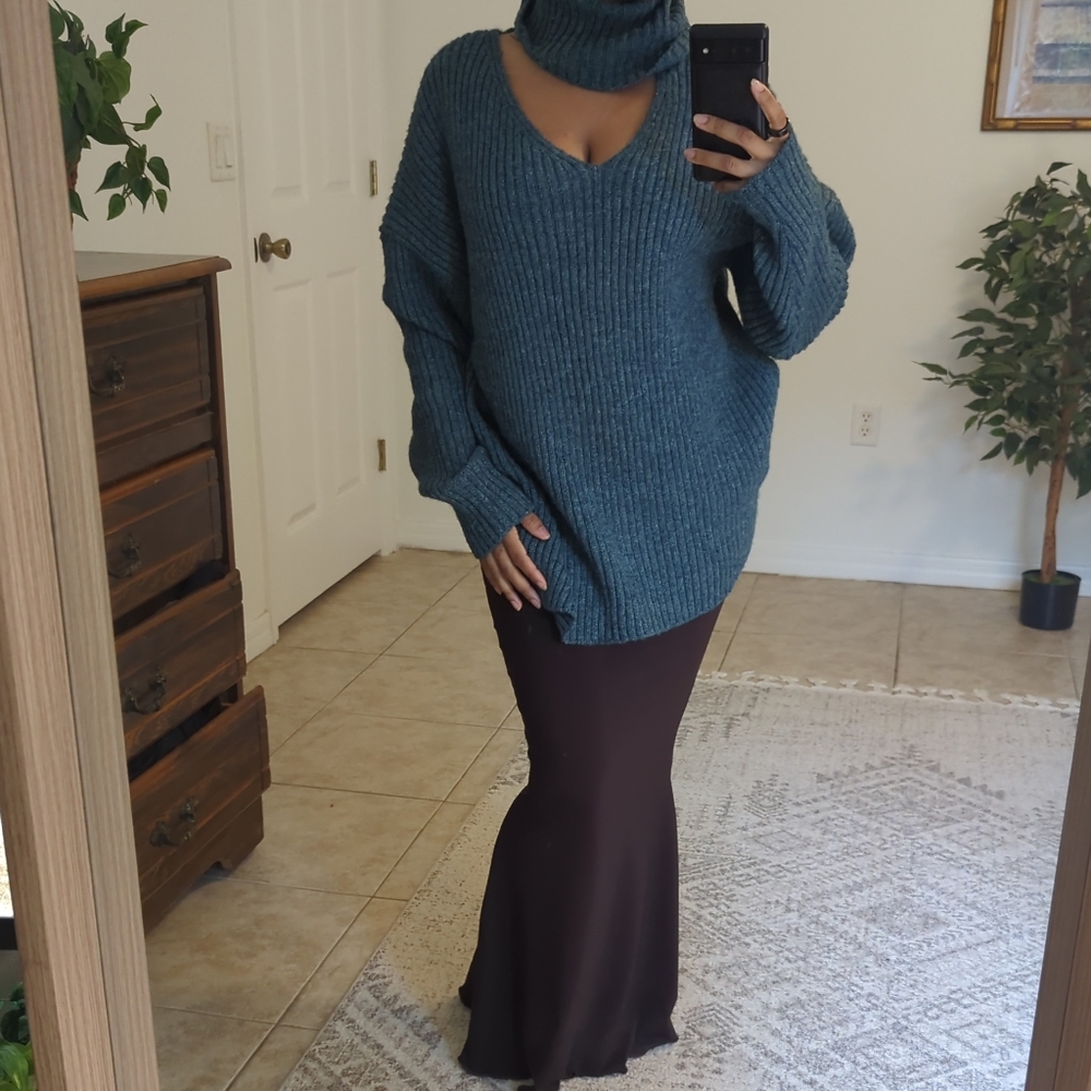 Oversized Ribbed Turtleneck - Picture 2 of 12